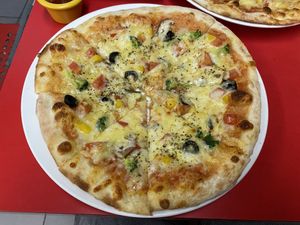 Veggie pizza at Elite Pizza 依禮鮮蔬手工披薩 in Taichung