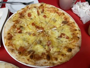 Hawaiian pizza  at Elite Pizza 依禮鮮蔬手工披薩 in Taichung