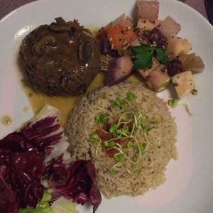 steak de lentilles, riz et légumes at MU-Food in Geneva