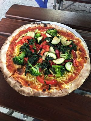 Pizza Vegetarier at Holzofenpizza Engel in Frankfurt