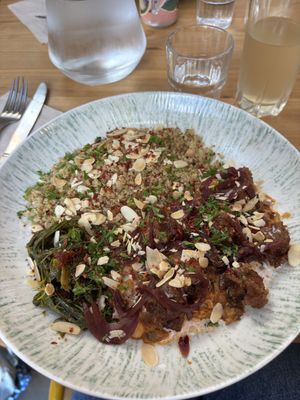 Tofu au lait de coco/épices et quinoa  at La Dévoreuse in Pays De La Loire