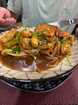 Tofu saltado, lo pedí sin arroz por que las yucas me llenaron bastante  at Chifa La Familia Feliz in La Fortuna