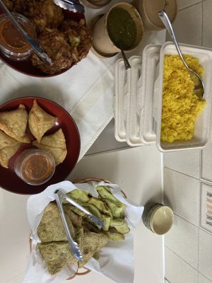 Onion pakora, naan, turmeric rice, samosa   at Nataraj - Suginamiku in Tokyo