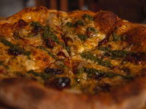 Pizza  deli 😋 at La Tàvola Veg Pizza, wine, antiques Quito  in Quito