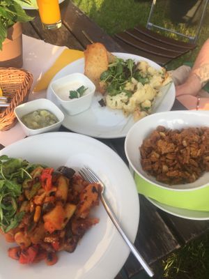 vegan paella, roasted cauliflower dish with dips at Strandgut in Bad Schandau