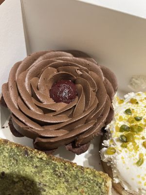 Chocolat noisettes cerises   at Copines Paris in Bruxelles