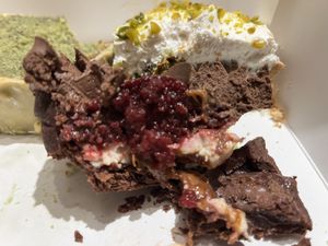 Tartelette chocolat cerise noisettes intérieur   at Copines Paris in Bruxelles