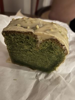 Cake vegan pistache chocolat blanc vegan 🌱   at Copines Paris in Bruxelles