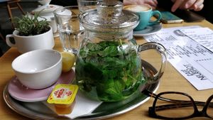 lunch at Cafe Neustadt in Prague