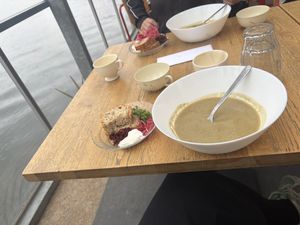 Heerlijk gegeten. Dit is aspergesoep   at Sering Centraal in Amsterdam