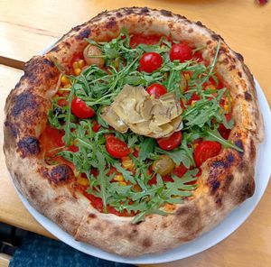 Pizza giardino senza parmigiano. at Un Poco Pizza Fresca in București