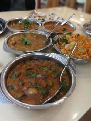 Kulcha 
Chana Masala 
Mushroom Rogan Josh 
Baligan Bartha 
Bindi Masala - lady's fingers 
Mushroom Briyani 
 at Saravana Bhavan - Bangsar in Kuala Lumpur