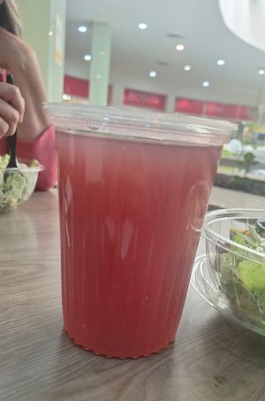 Hoy había limonada con frutos rojos 🍋♥️🧉 at Vegetalia in Puebla