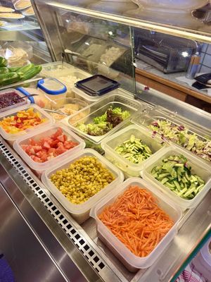 You can see the kitchen and that everything is freshly made ☺️  at Kraut & Ruben in Bad Hofgastein