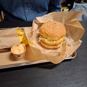 Big furahaa burger 😋 at Furahaa in Toulouse