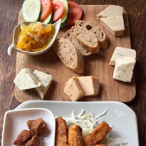 vegan cheese plate with relish at Amrita Garden in Chiang Mai