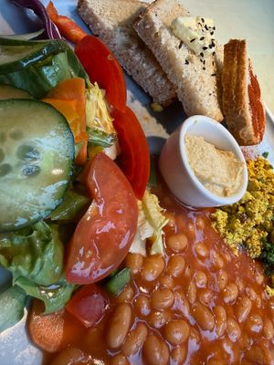 breakfast all day at Katzentempel Hamburg Hafencity in Hamburg