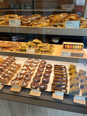  at Land & Monkeys - Beaubourg in Paris