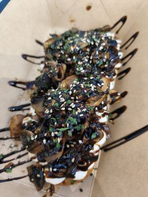 Tosta riquísima con crema de tofu y champiñones...con salsita agridulce at Plant Bites in Bilbao