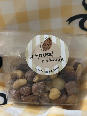 15g gebrannte mandel, 15g gebrannte haselnuss, 50g herbstl'n  at Genussmomente  in Linz