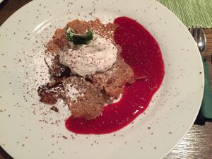 Buchweizen-Crêpes mit Himbeersauce und Kokos-Sahne at Gaststätte Tremonia Auch Porreebar in Dortmund