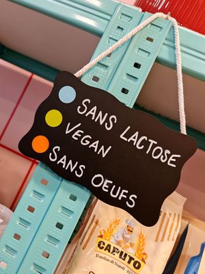 Label, no problem, it's clear at Epicerie Glu in Paris