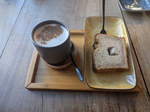 Chai con latte di cocco e vegan Banana Bread at NaBi by Bgood in Milan