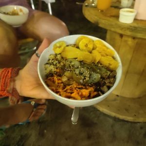 Poke bowl at Padamor Moreré in Cairu