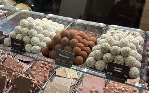 vegan pralines/truffles, clearly marked  at Xocolat Mariahilf in Wien