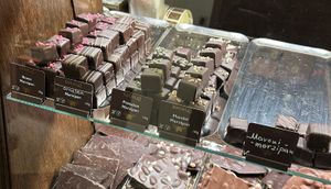 vegan pralines/truffles, clearly marked  at Xocolat Mariahilf in Wien