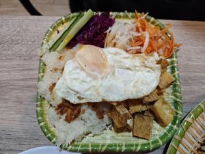 Sticky rice with egg (can be removed) and tofu at Be Banh Mi - Es Vietnam in Madrid