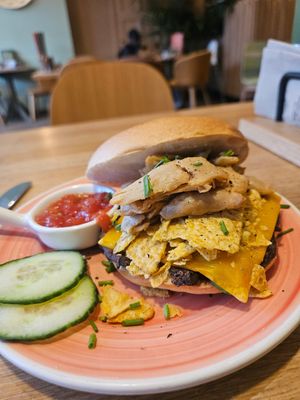 Tex mex on gluten free bagel with added vegan kip at Bagels & Beans - Bos en Lommerweg in Amsterdam