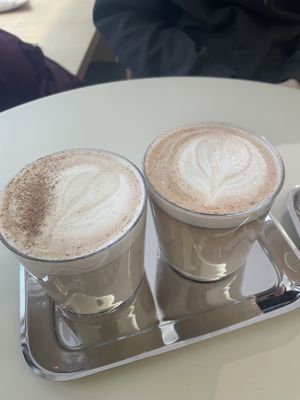 Pumpkin spice latte and chai latte with oat milk   at Crave in Stuttgart