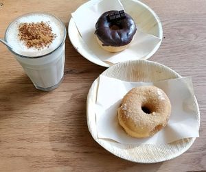 chai latte and donuts at Vegabond - Leliegracht in Amsterdam