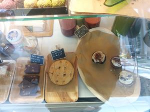 Vegan cupcakes and cakes at Vegabond - Leliegracht in Amsterdam
