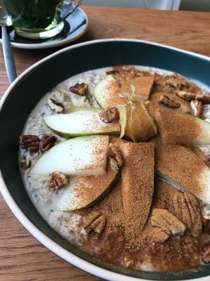 Overnight oats (the best I’ve ever had) at Vegabond - Leliegracht in Amsterdam