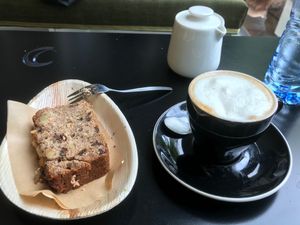 Banana bread & cappuccino at Vegabond - Leliegracht in Amsterdam