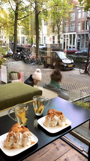 Apple pie! Gingertea!  at Vegabond - Leliegracht in Amsterdam