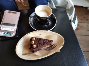 coffee and a raw cake at Vegabond - Leliegracht in Amsterdam