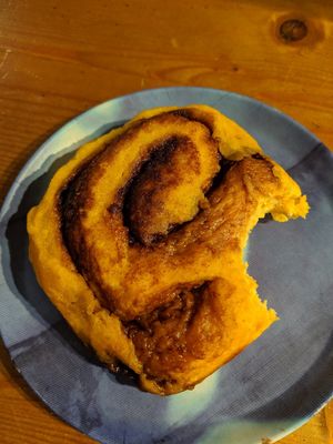 Cinnamon roll at Vegabond - Leliegracht in Amsterdam