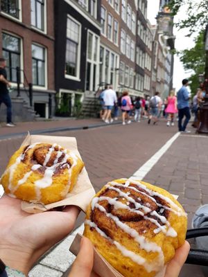 Cinnamon Rolls at Vegabond - Leliegracht in Amsterdam