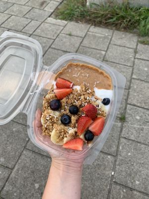 Peanut butter bowl at Vegabond - Leliegracht in Amsterdam