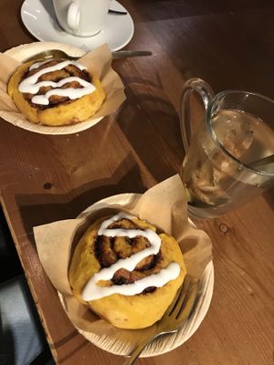 cinnamon rolls at Vegabond - Leliegracht in Amsterdam