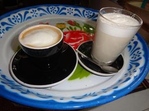 Cappuccino and chai latte at Vegabond - Leliegracht in Amsterdam