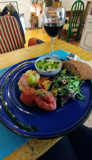 all vegan entree special with wine and followed by dessert at Tiyoweh La Quietud in Madrid