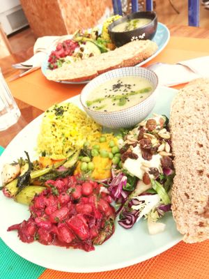 Vegan plate at Tiyoweh La Quietud in Madrid
