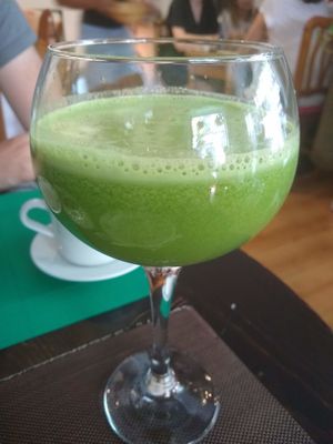 Green juice at Tiyoweh La Quietud in Madrid