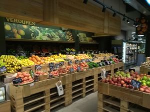 Organic fruits and veggies at OBBIO Food in Barcelona