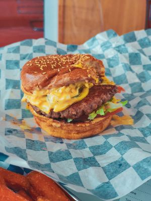 West Coast (burger). Plant-based beef patty, thousand island, cheddar cheeze, tomato, pickles, onions & lettuce. Minus a chew. 169 nok. [22.04.2026] at Dirty V - Torggata in Oslo