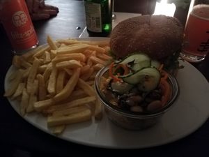 Herr Walther with fries and salad at Die FETTE BEETE in Krefeld